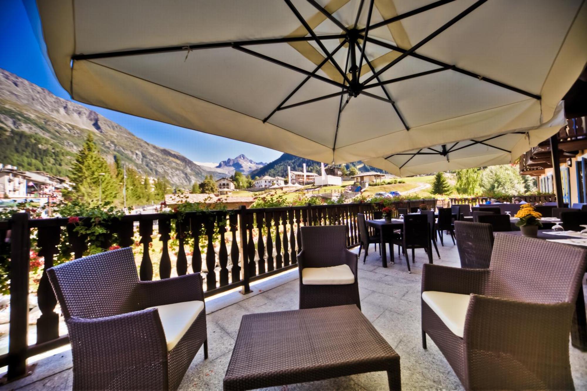 Le Miramonti Hotel Restaurant & Wellness La Thuile Exterior foto