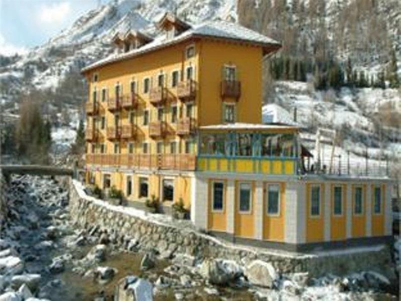 Le Miramonti Hotel Restaurant & Wellness La Thuile Exterior foto